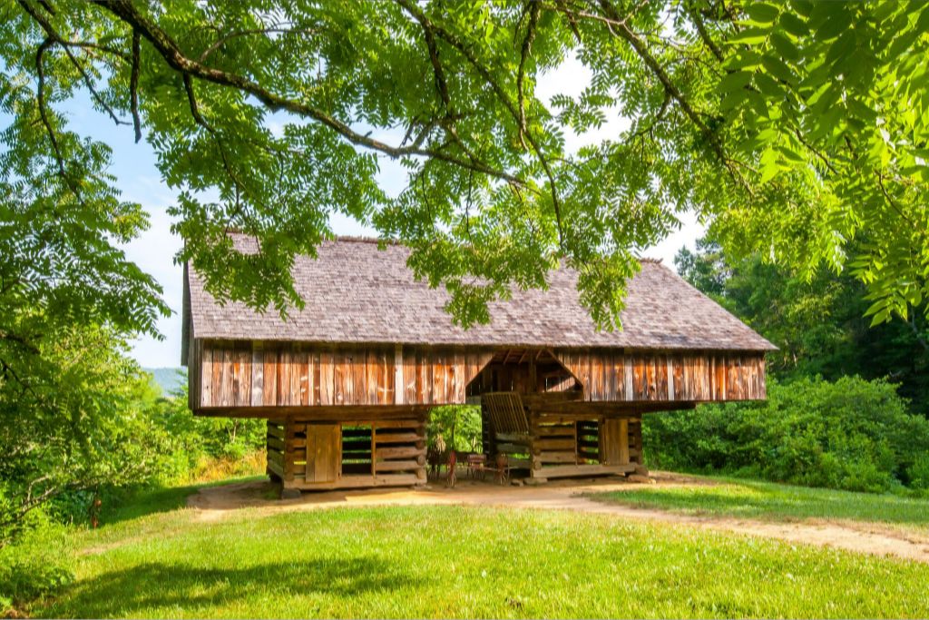 Cantilever Barn, Cades Cove